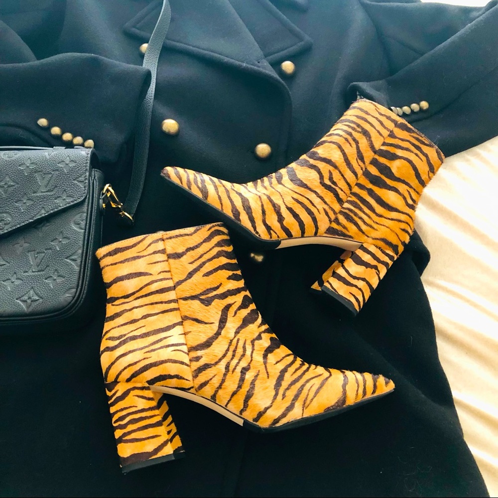 $140 Antonio Melani Tiger Lindzay Ankle Real Fur boots pointed tow square heel